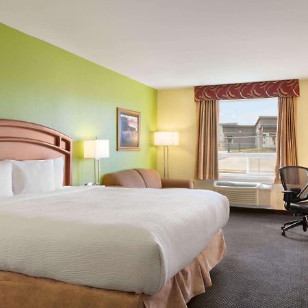 Days Inn & Suites By Wyndham Thompson Εξωτερικό φωτογραφία