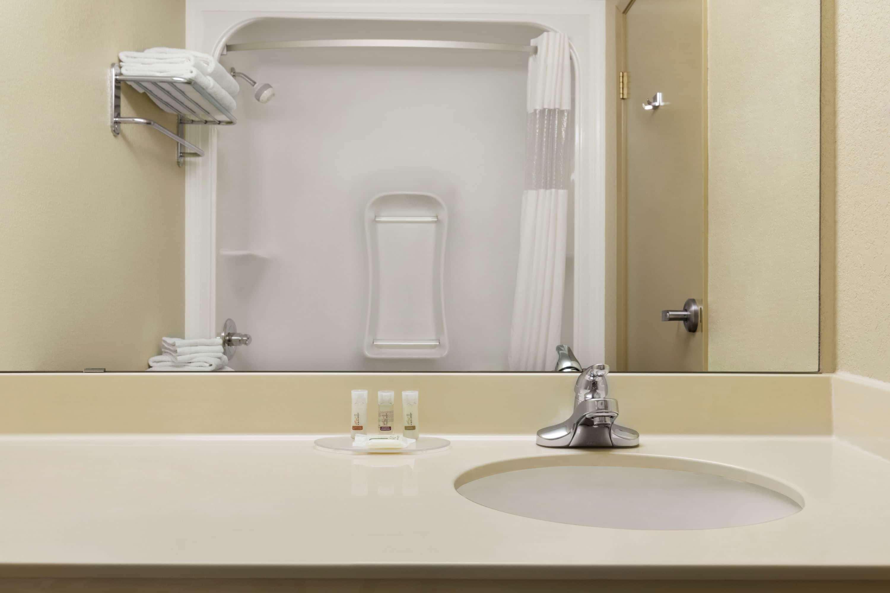 Days Inn & Suites By Wyndham Thompson Εξωτερικό φωτογραφία