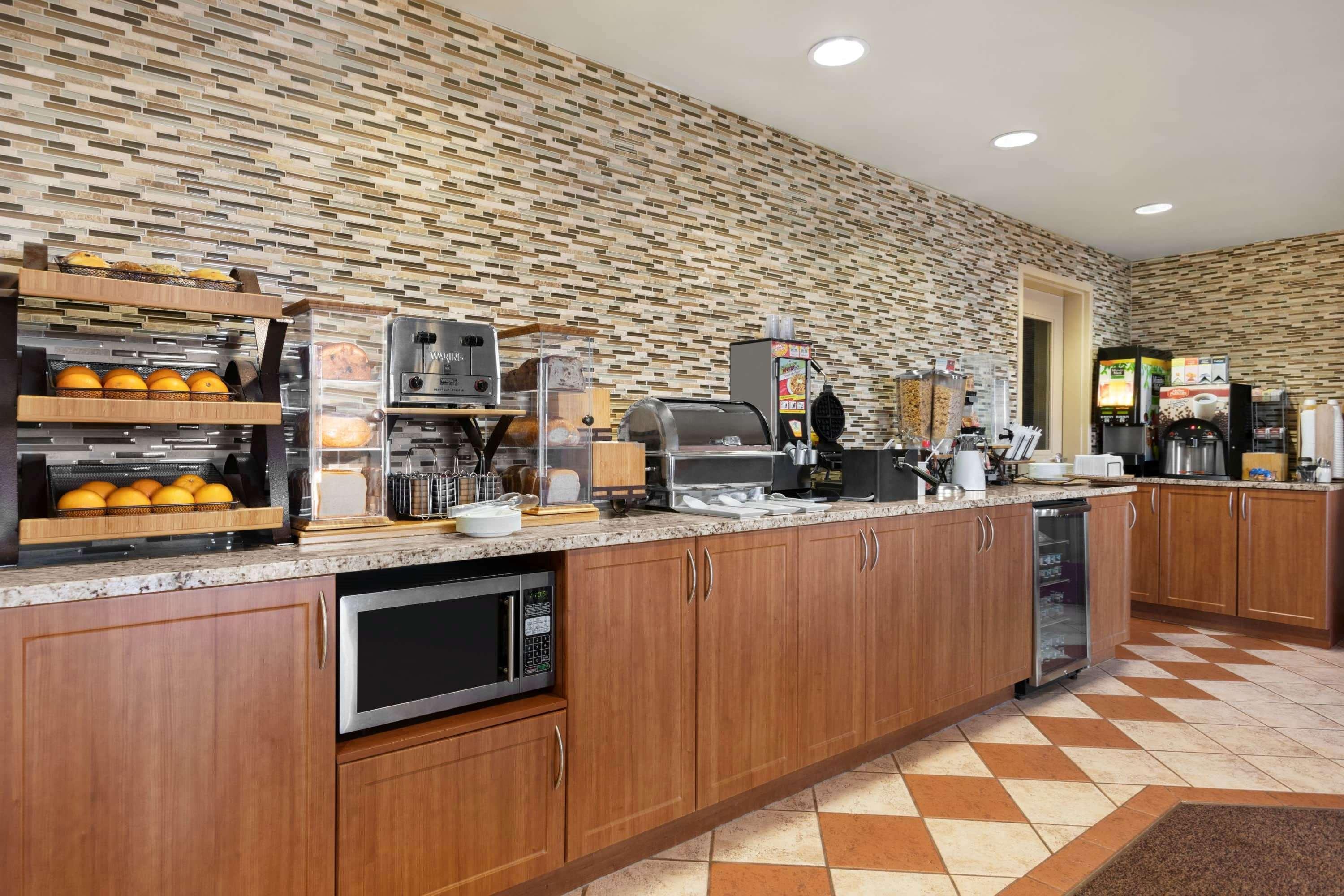 Days Inn & Suites By Wyndham Thompson Εξωτερικό φωτογραφία