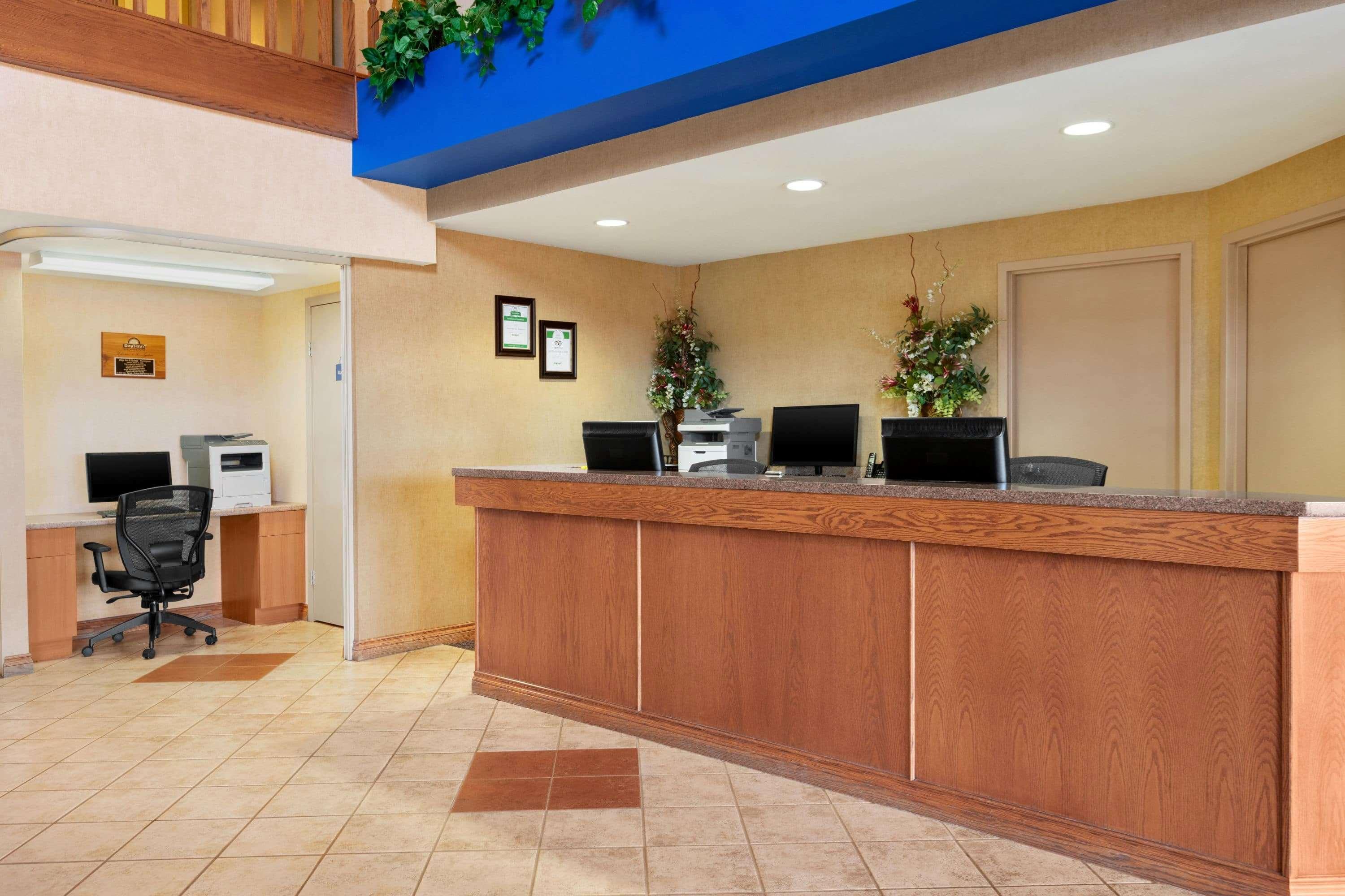 Days Inn & Suites By Wyndham Thompson Εξωτερικό φωτογραφία
