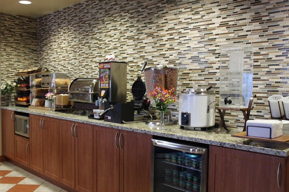 Days Inn & Suites By Wyndham Thompson Εξωτερικό φωτογραφία