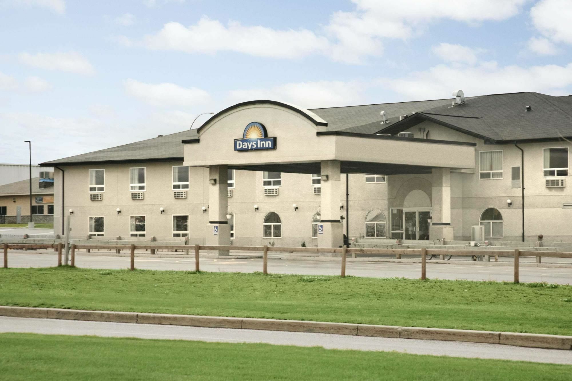 Days Inn & Suites By Wyndham Thompson Εξωτερικό φωτογραφία